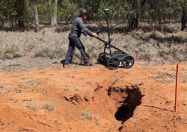 IDS GeoRadar Stream DP ground-penetrating radar from C.R. Kennedy has been used to map the burrows of the critically endangered northern hairy-nosed wombat.